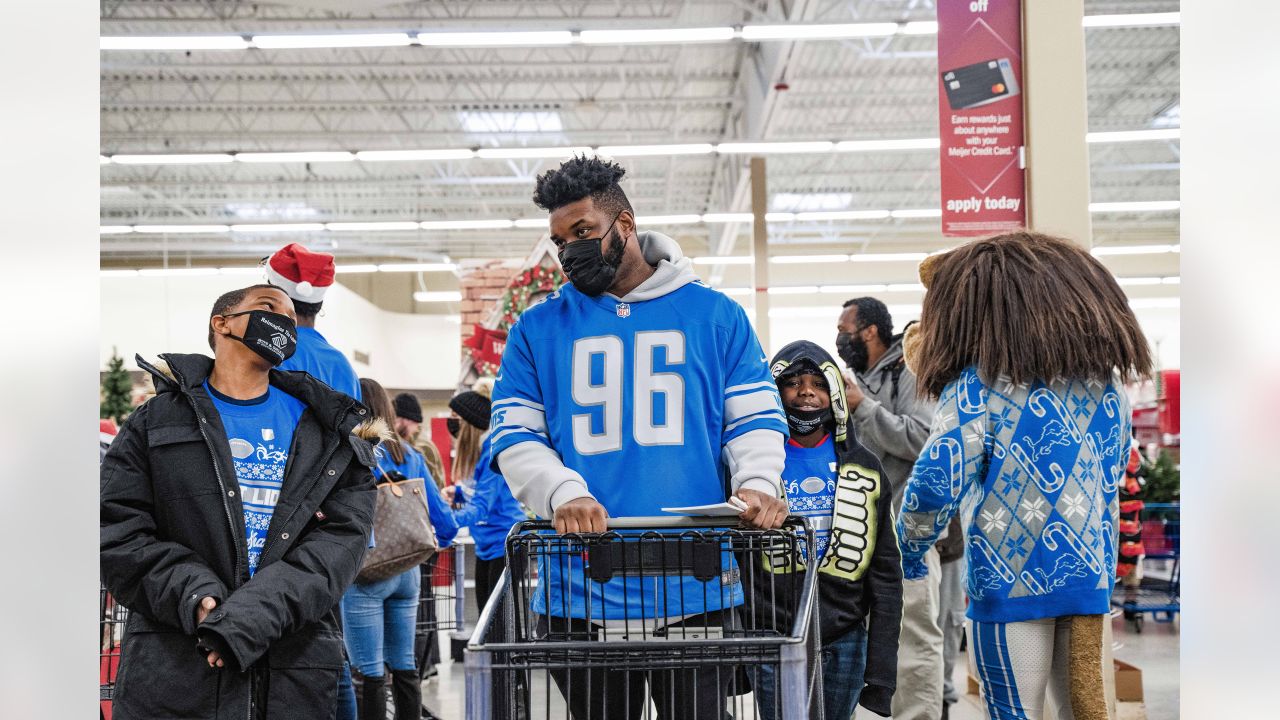 Shop with a Lion at Meijer photos