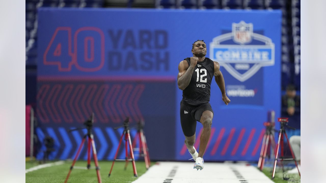 Wide receiver Danny Gray runs official 4.33-second 40-yard dash at 2022  combine