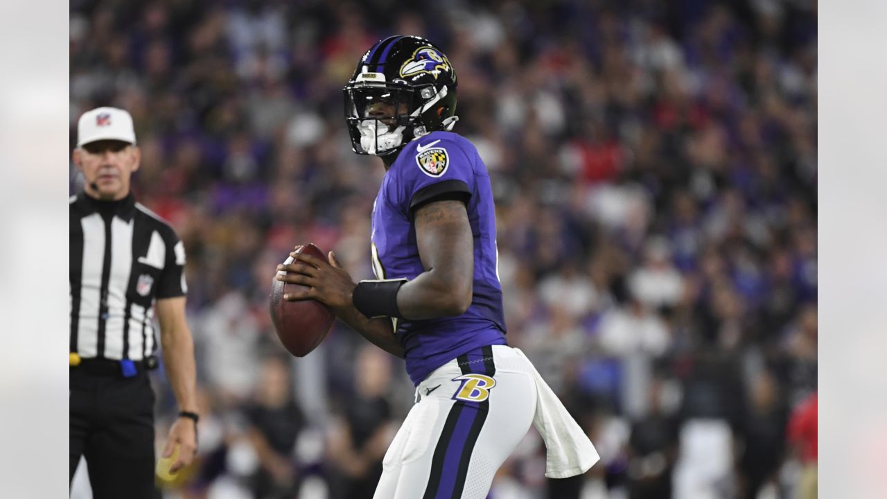 Baltimore Ravens quarterback Lamar Jackson (8) throws against the Detroit  Lions in the first half of an NFL football game in Detroit, Sunday, Sept.  26, 2021. (AP Photo/Duane Burleson Stock Photo - Alamy