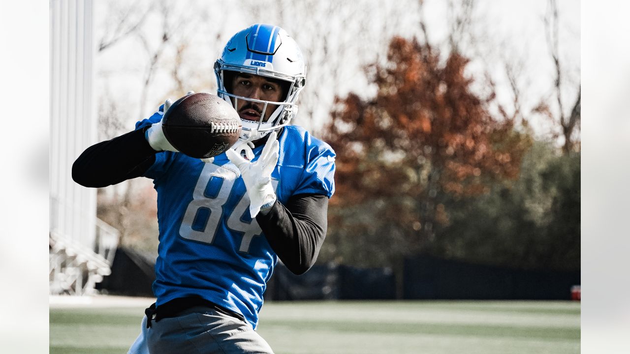 Detroit Lions tight end James Mitchell works on a drill during an