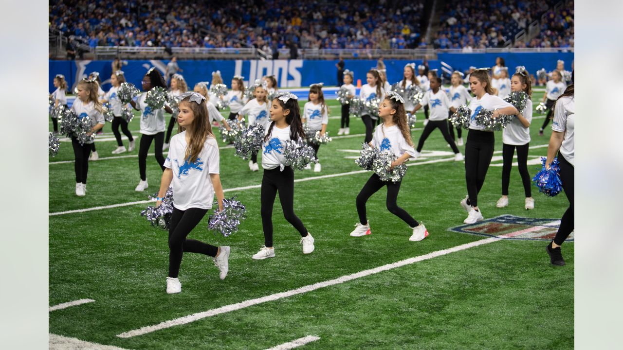 Fraser fans have reason to applaud new Detroit Lions cheerleading squad –  Macomb Daily