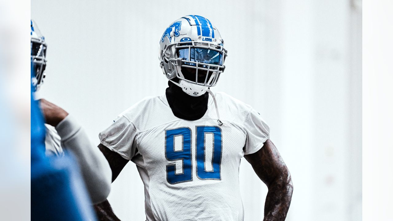 Lions DE Romeo Okwara primed to make 2022 debut vs. Vikings