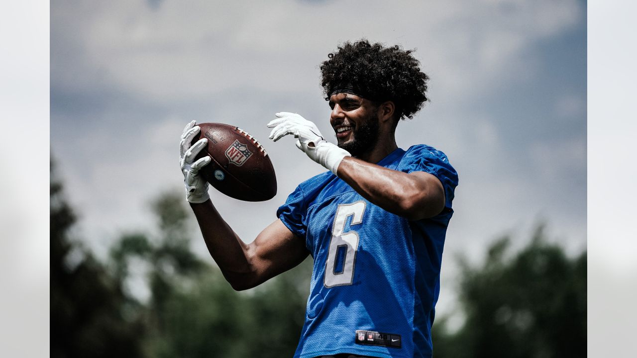 D'Andre Swift looking yoked up in Lions OTAs