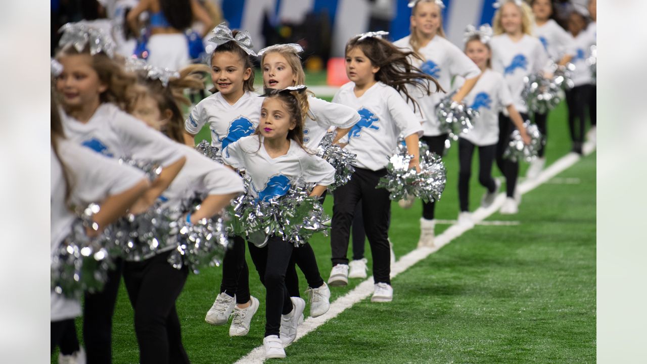 2022 Junior Cheerleaders halftime performance