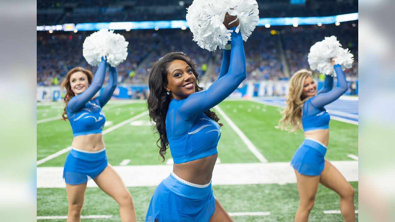 Patriots Cheerleaders vs. Seahawks Cheerleaders -- Who'd You Rather?!