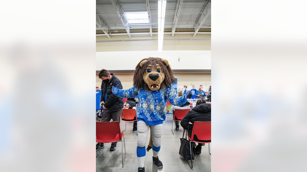 Kids Shop with a Lion at Meijer