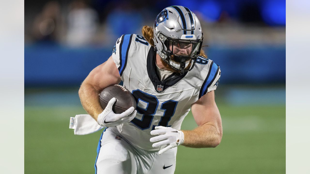 AP source: TE Hurst agrees to 3-year deal with Panthers