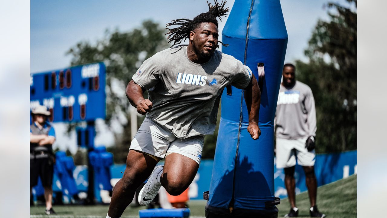 Detroit Lions slimmed-down defensive tackle Alim McNeill playing faster -  Sports Illustrated Detroit Lions News, Analysis and More