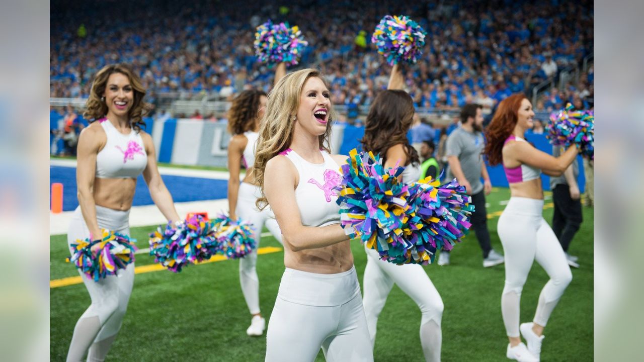 Lions vs. Panthers: Cheerleader photos