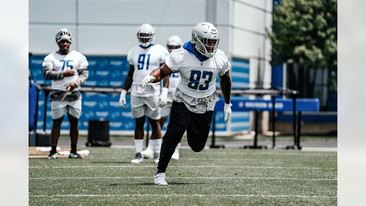 D'Andre Swift looking yoked up in Lions OTAs