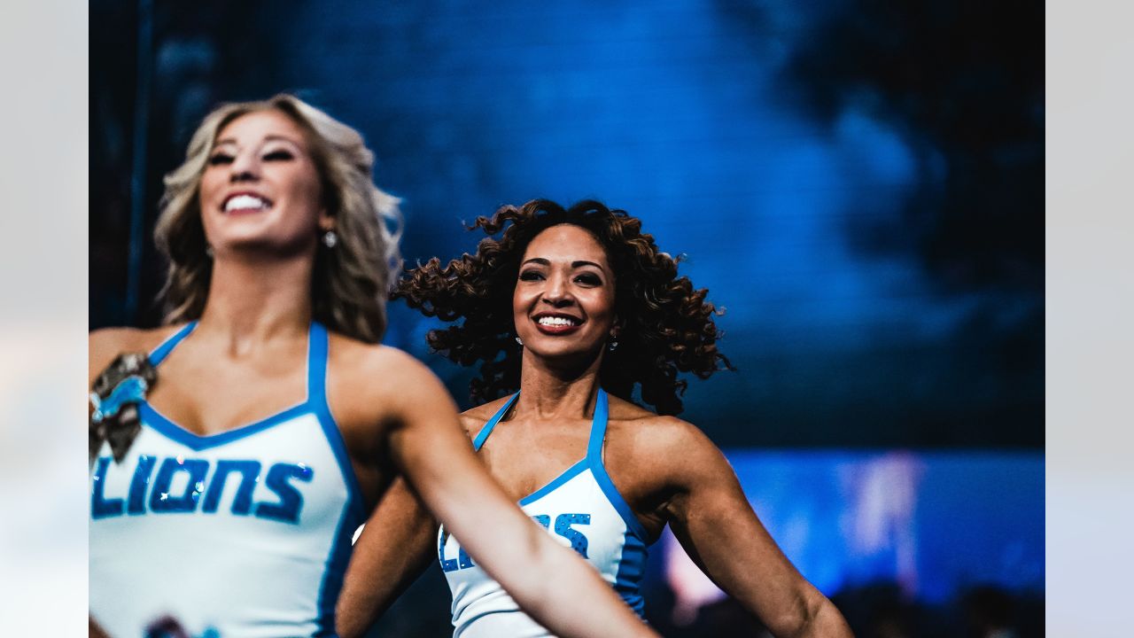 Lions vs. Packers: Cheer Photos