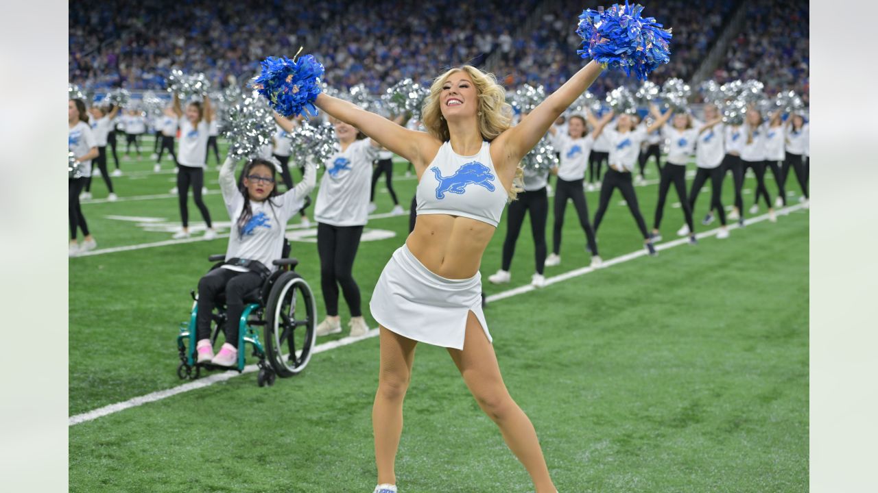 Lions Cheerleader Turning Heads Before Thursday Night's Game, The Spun