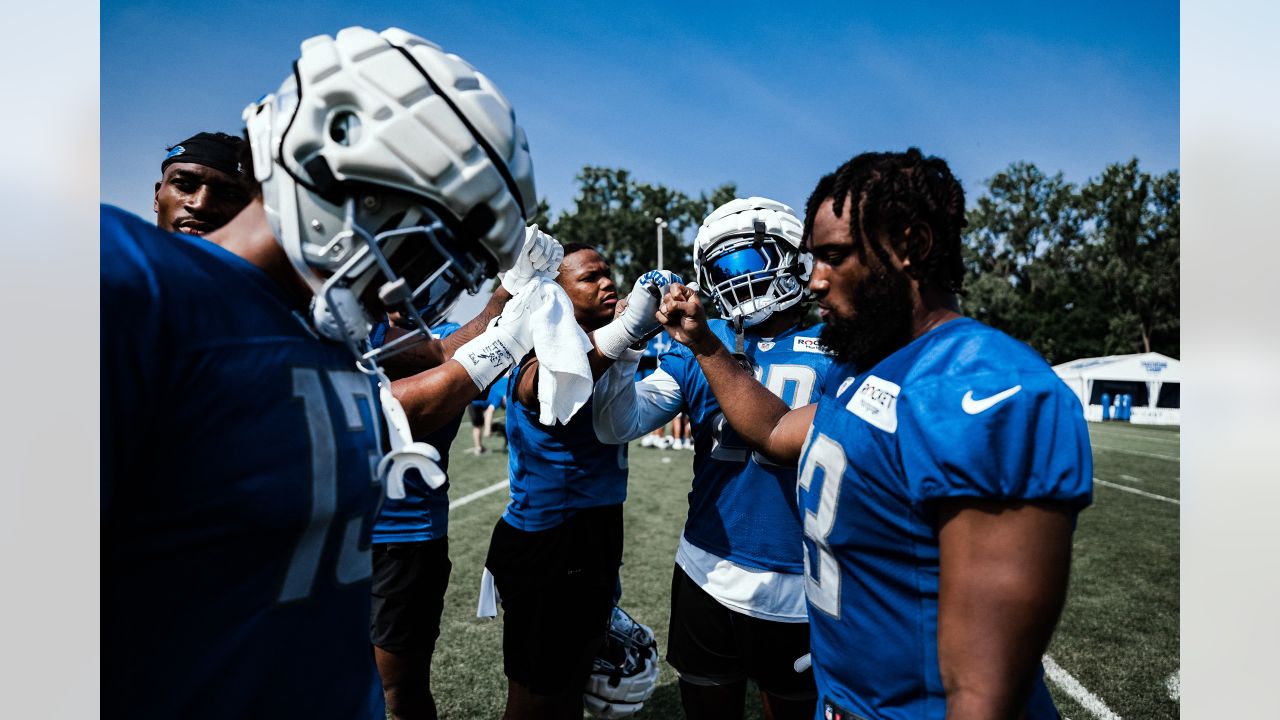 Lions' Alex Anzalone eager to aid young linebacker room, play on more  aggressive defense 