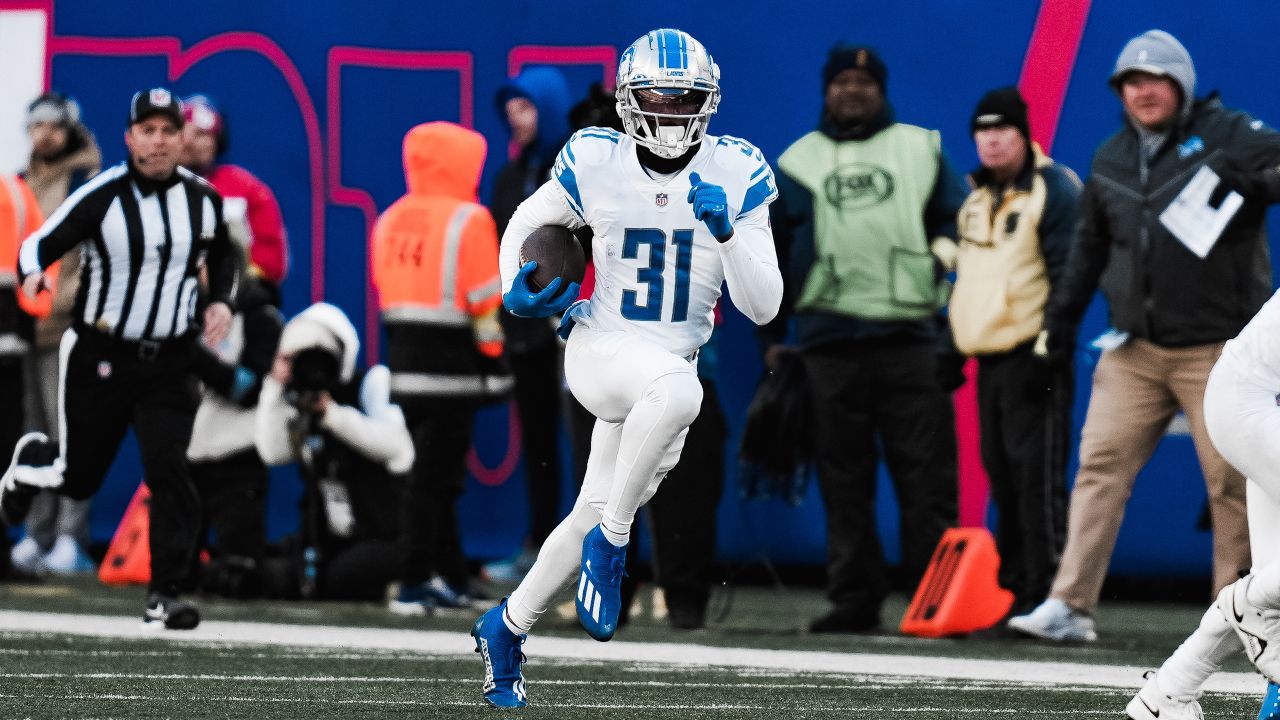 Lions safety Tracy Walker takes opportunities to blast field