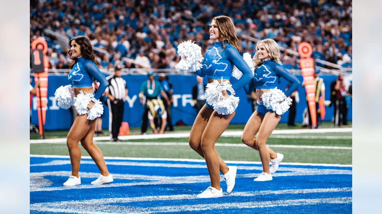 Lions vs. Commanders: Cheer Photos