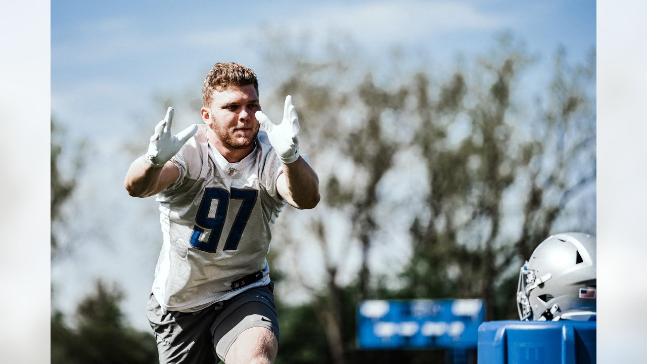 GET TO KNOW: Detroit Lions defensive end Aidan Hutchinson