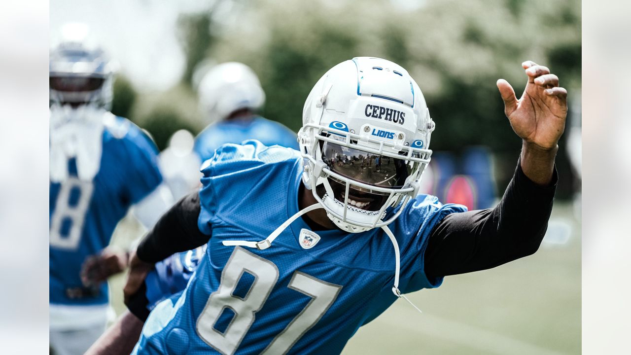 D'Andre Swift looking yoked up in Lions OTAs