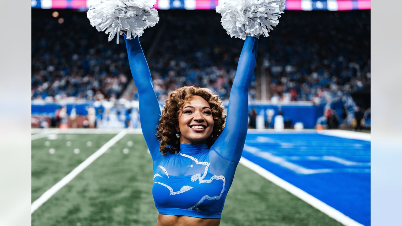 Lions vs. Giants: Cheer Photos