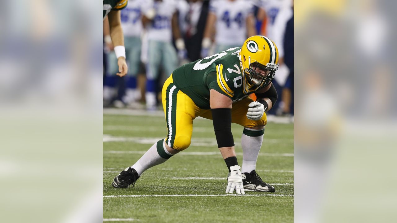 TJ Lang loses to Roary the Lion in Quick Lane Bowl Fowling challenge 