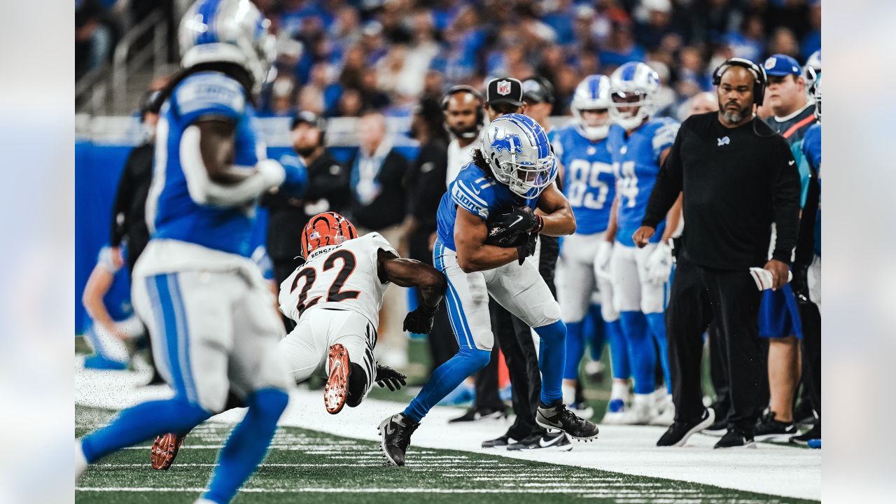 Detroit Lions running back Godwin Igwebuike (35) warms up before an NFL  football game against the Cincinnati Bengals in Detroit, Sunday, Oct. 17,  2021. (AP Photo/Paul Sancya Stock Photo - Alamy