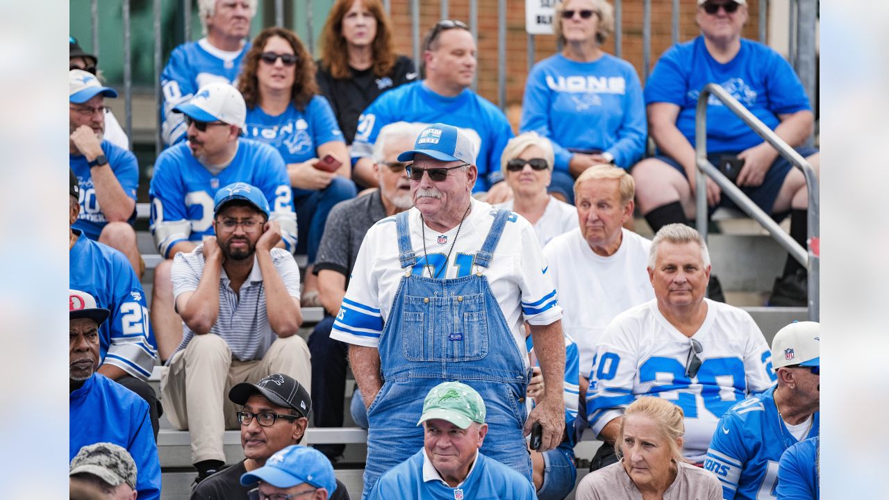 PHOTOS: First look at the new Barry Sanders statue at Ford Field - Pride Of  Detroit