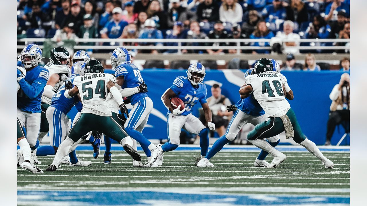 DETROIT, MI - OCTOBER 31: Detroit Lions running back Godwin Igwebuike (35)  runs with the ball