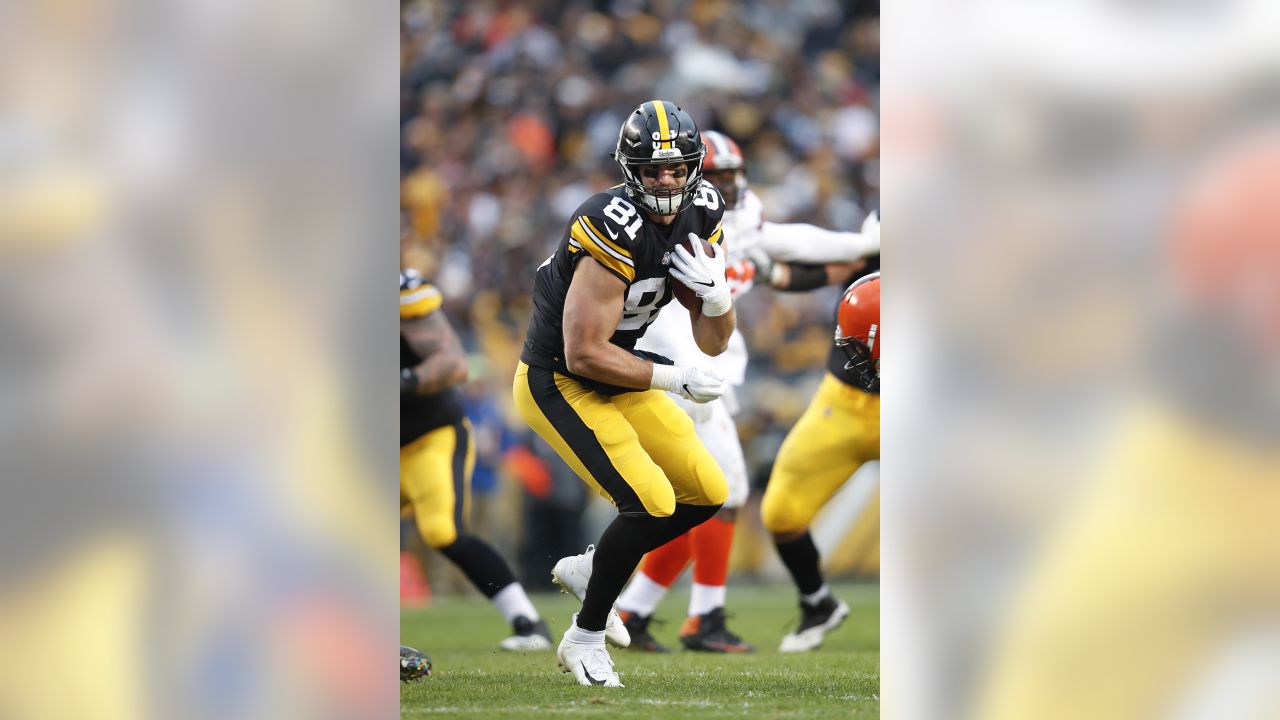 Pittsburgh Steelers tight end Jesse James (81) runs the ball against the  Detroit Lions during an NFL football game Sunday, Oct. 29, 2017, in  Detroit. (AP Photo/Rick Osentoski)