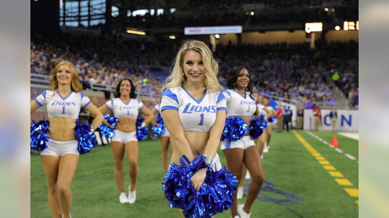 Detroit Lions Cheerleaders-Holly