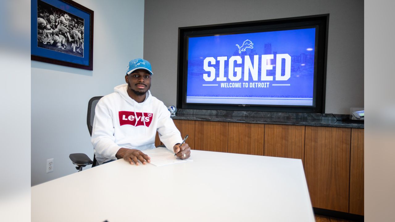 Free-agent signing photos: March 14