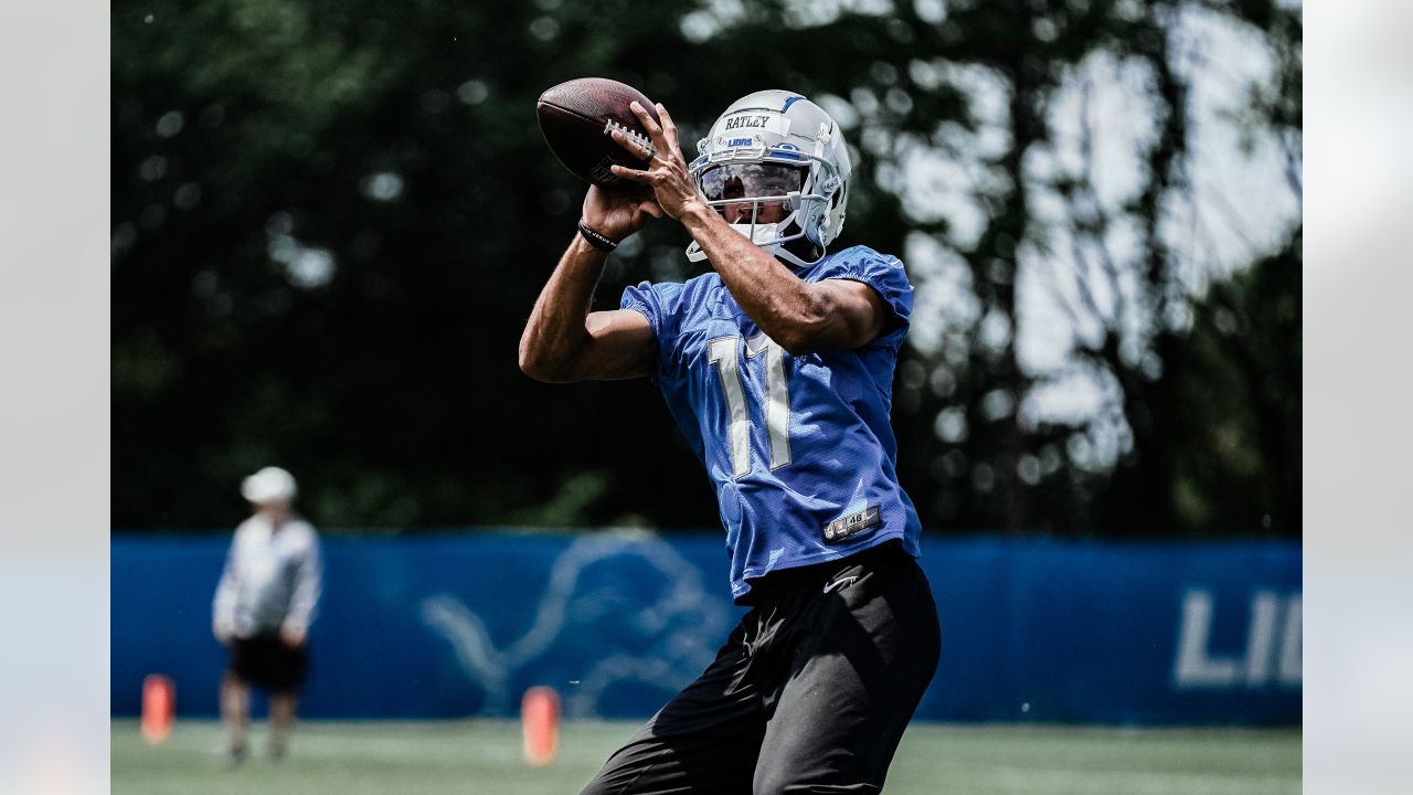 D'Andre Swift looking yoked up in Lions OTAs