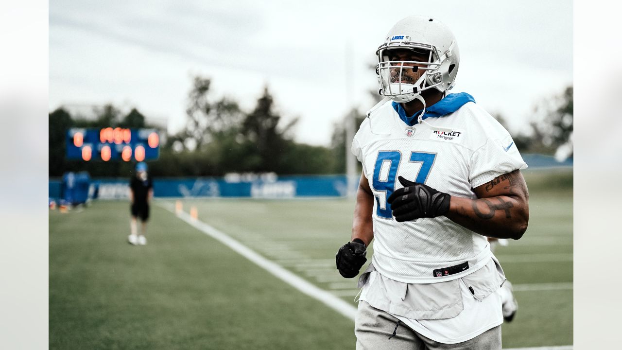 Detroit Lions' Jahlani Tavai carries the ball after making a catch during  NFL football training camp practice in Allen Park, Mich., Friday, Aug. 21,  2020. (Daniel Mears/The Detroit News via AP, Pool