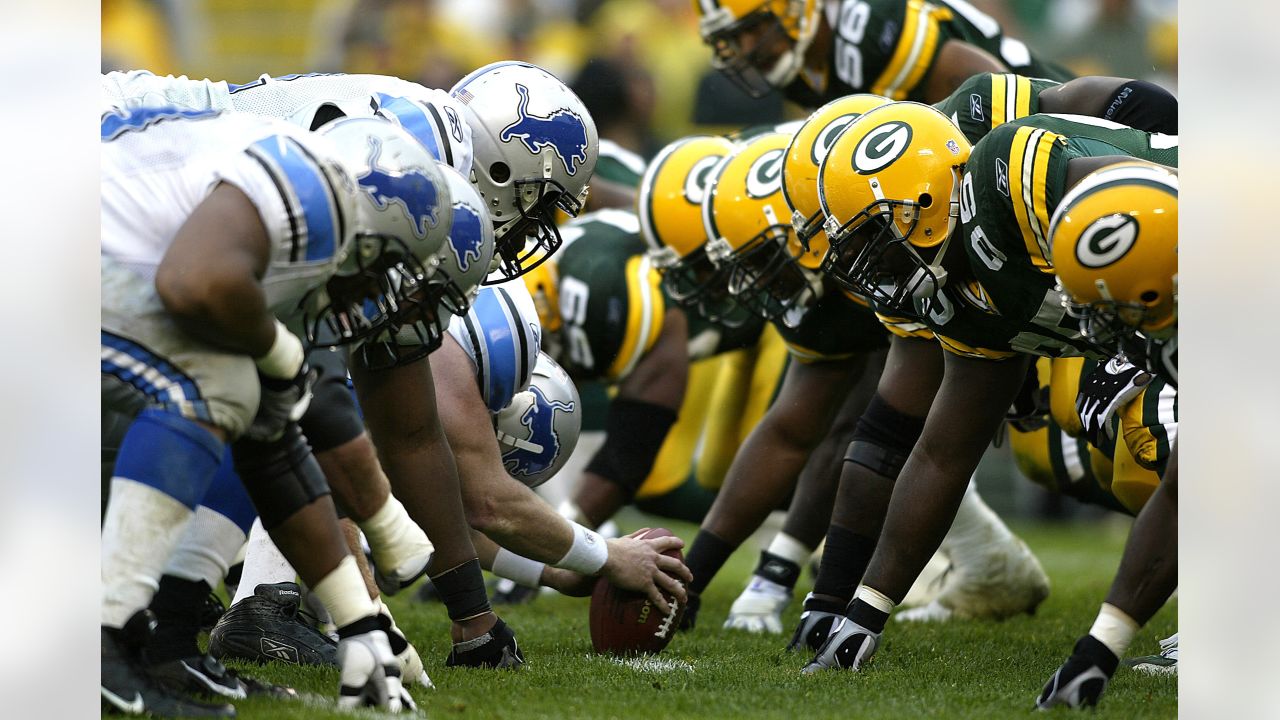 Green Bay Packers Hall of Fame cornerback Herb Adderley dives to