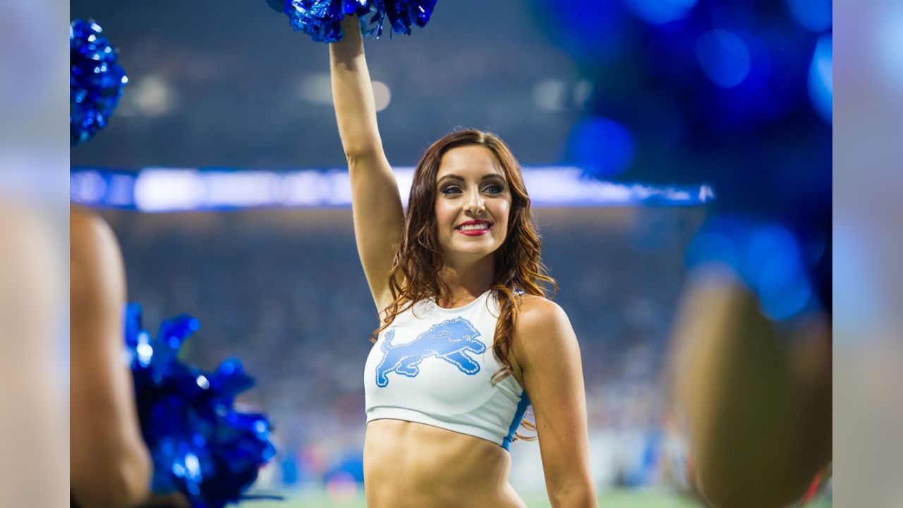 DETROIT, MI - SEPTEMBER 24: Detroit Lions cheerleader during the game  between Atlanta Falcons and Detroit Lions on September 24, 2023 at Ford  Field in Detroit, MI (Photo by Allan Dranberg/CSM) Credit: