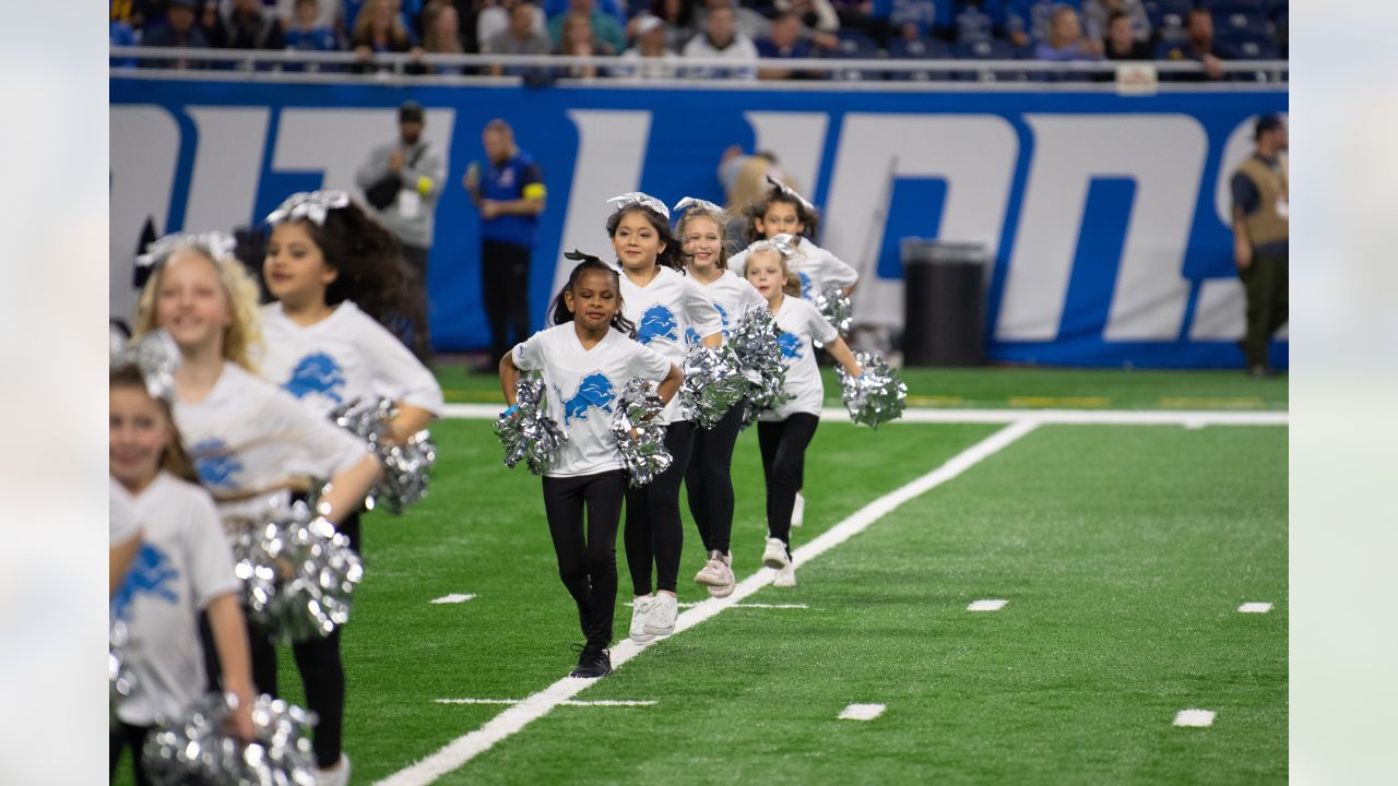 2022 Junior Cheerleaders halftime performance