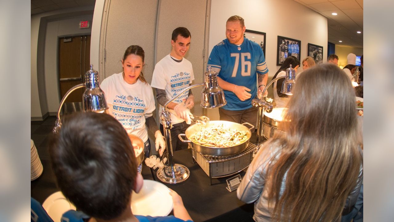 Detroit Lions, Pure Heart serve Thanksgiving dinner to children of