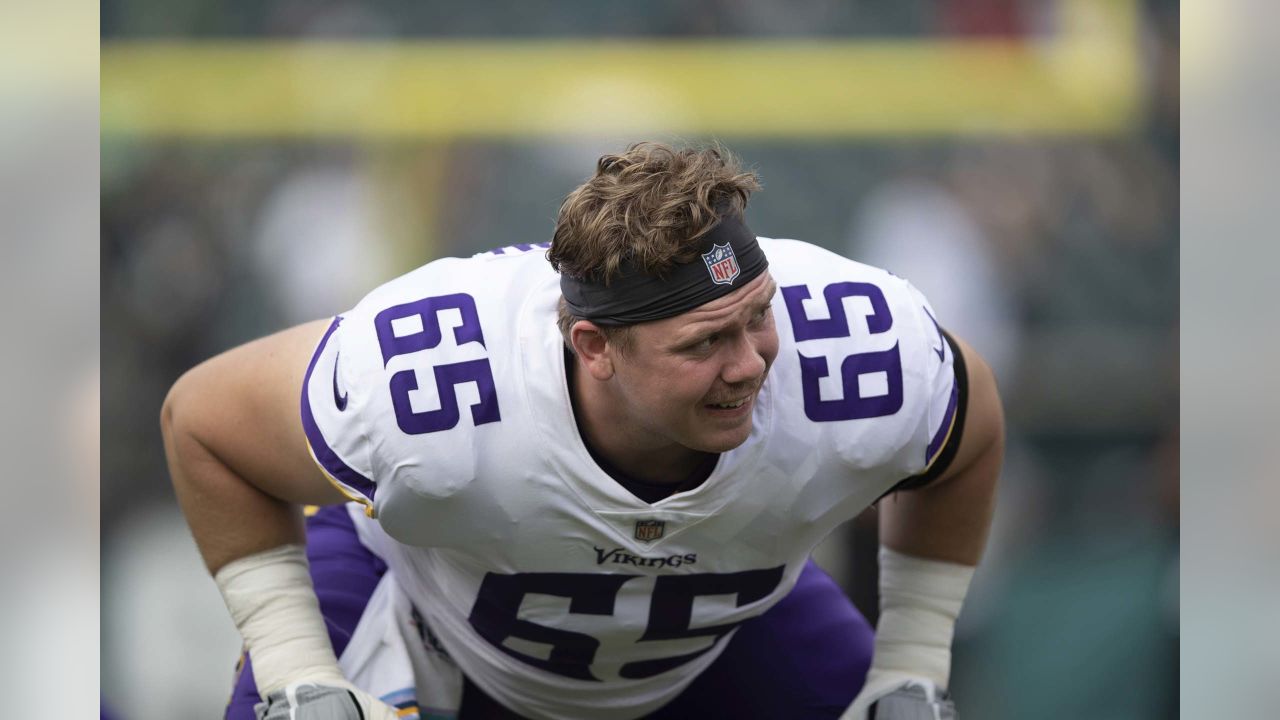 Adam Thielen of the Minnesota Vikings celebrates with Dakota Dozier