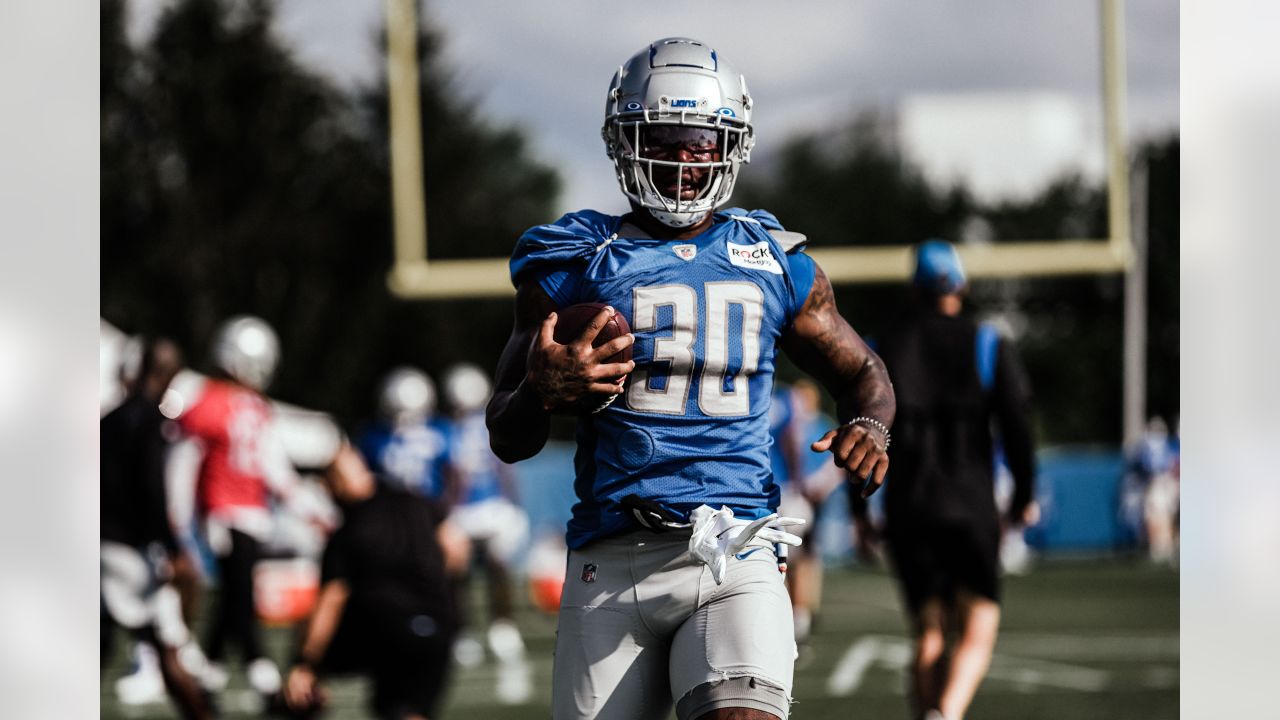 Detroit Lions first-round draft pick T.J. Hockenson addresses the media at  the NFL football team's training facility, Friday, April 26, 2019, in Allen  Park, Mich. (AP Photo/Carlos Osorio Stock Photo - Alamy