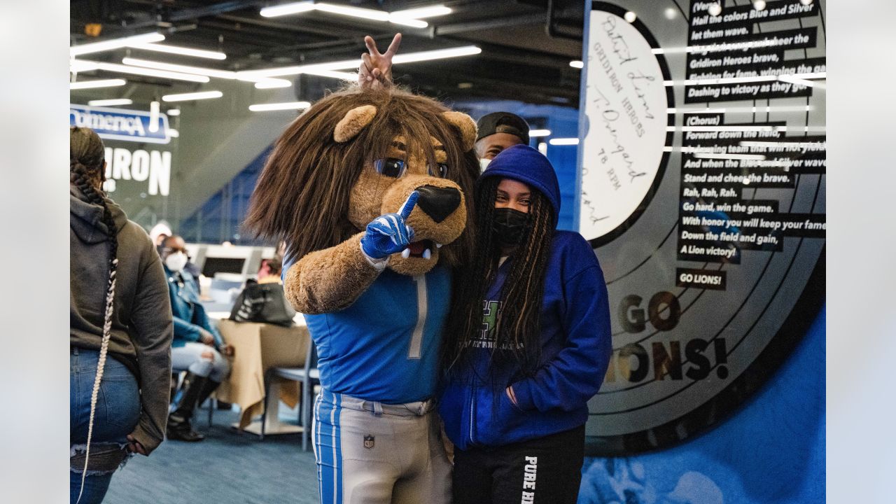 Thanksgiving Dinner at Ford Field photos