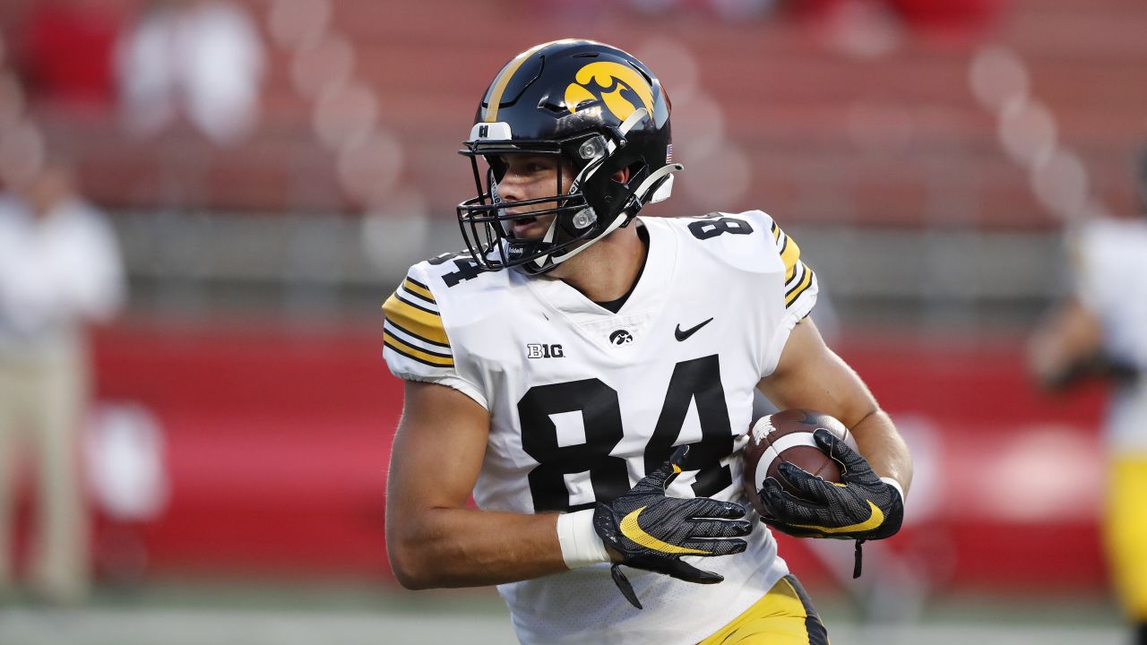 Detroit Lions select Iowa TE Sam LaPorta with No. 34 pick in