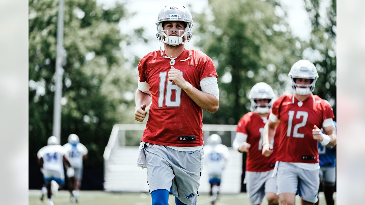 D'Andre Swift looking yoked up in Lions OTAs