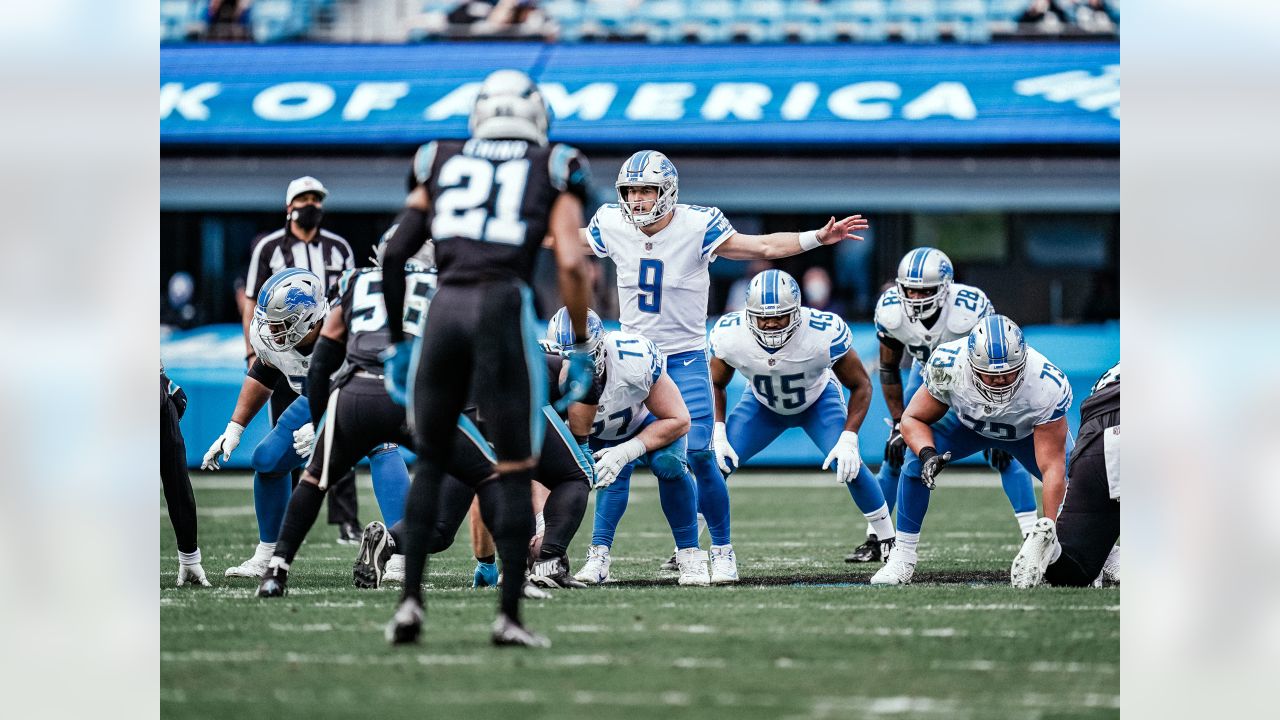 Detroit Lions quarterback Matthew Stafford hits wide receiver Marvin Jones  downfield for 38 yards