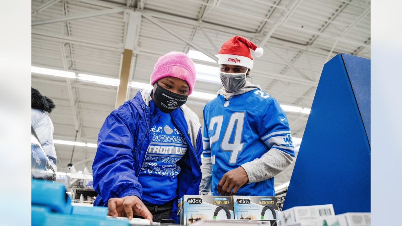 Shop with a Lion at Meijer photos