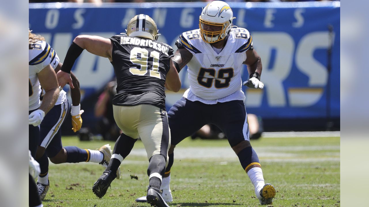 Chargers To Re-Sign RT Trey Pipkins