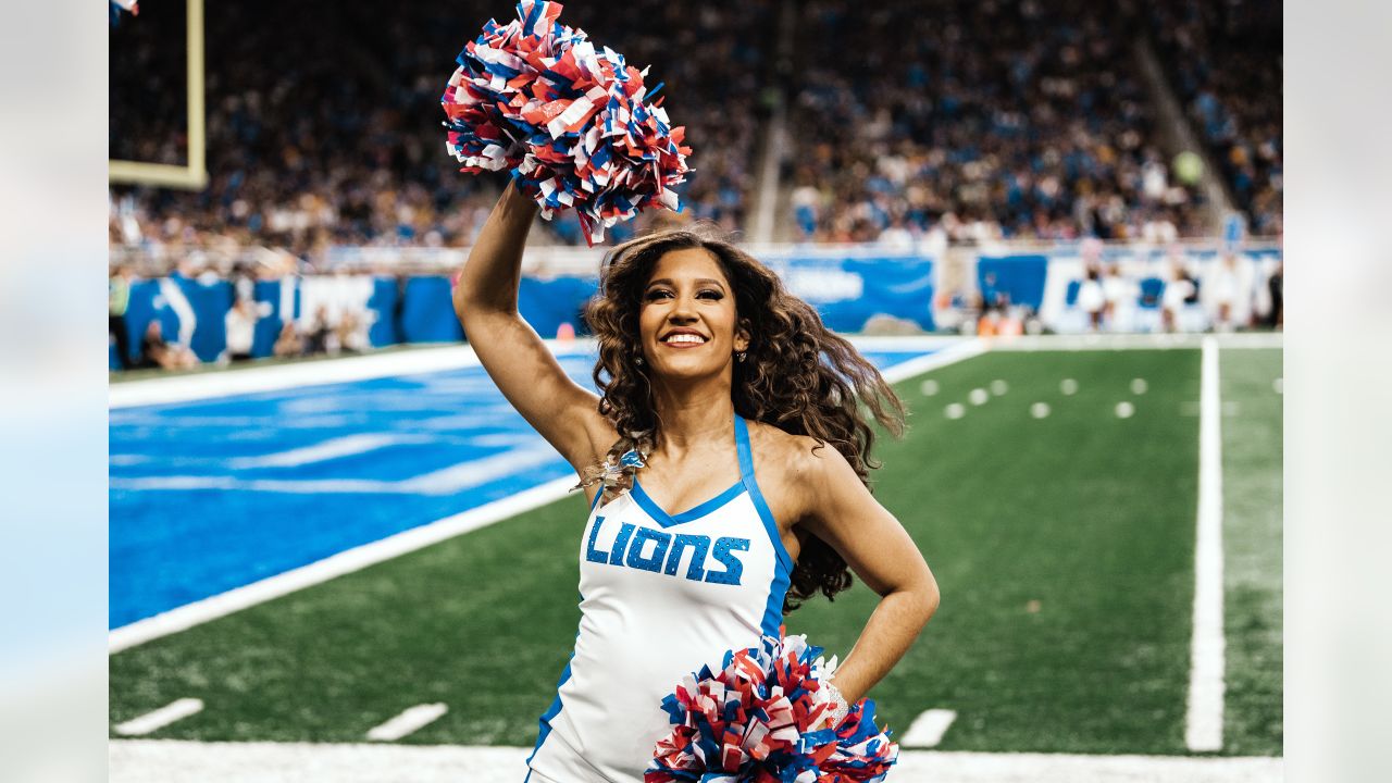 Lions vs. Packers: Cheerleader photos