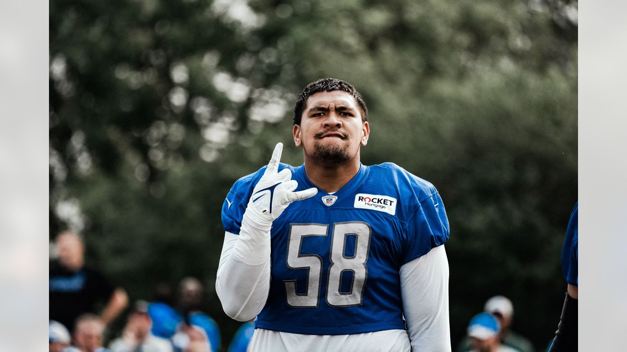 Detroit Lions rookie T Penei Sewell holding his own against league's top  rushers