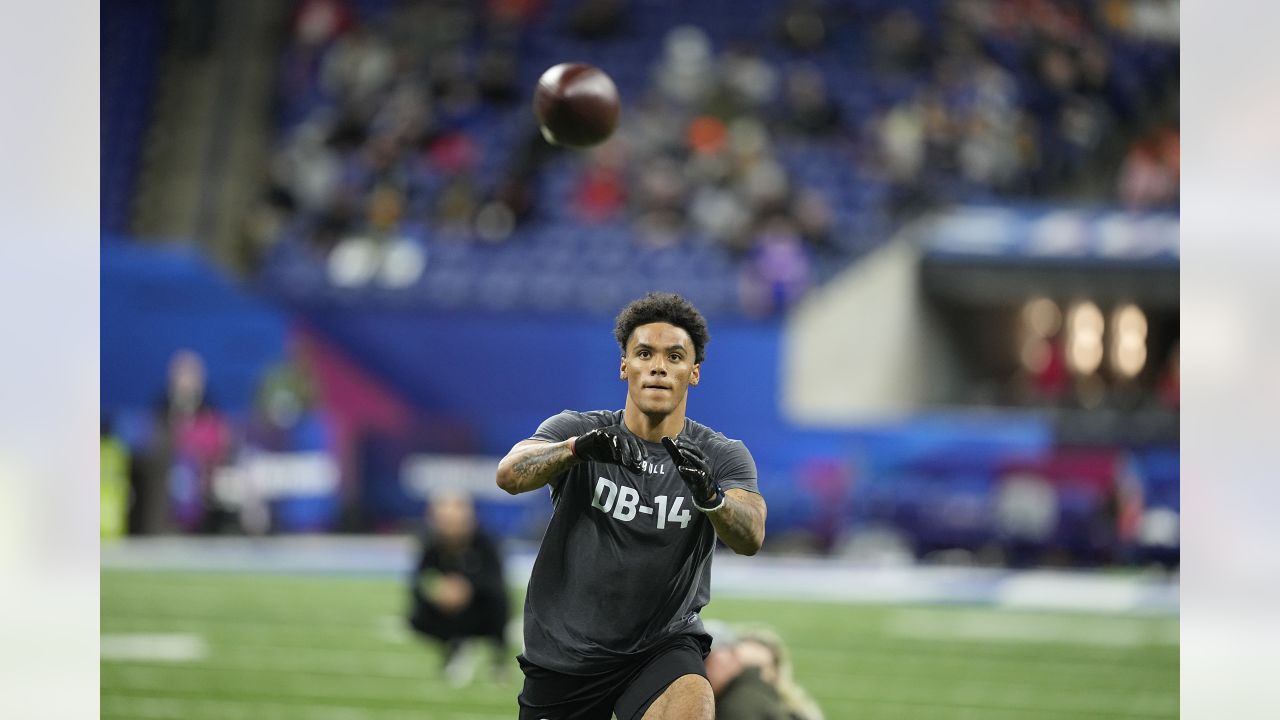 Oregon defensive back Christian Gonzalez runs a drill at the NFL