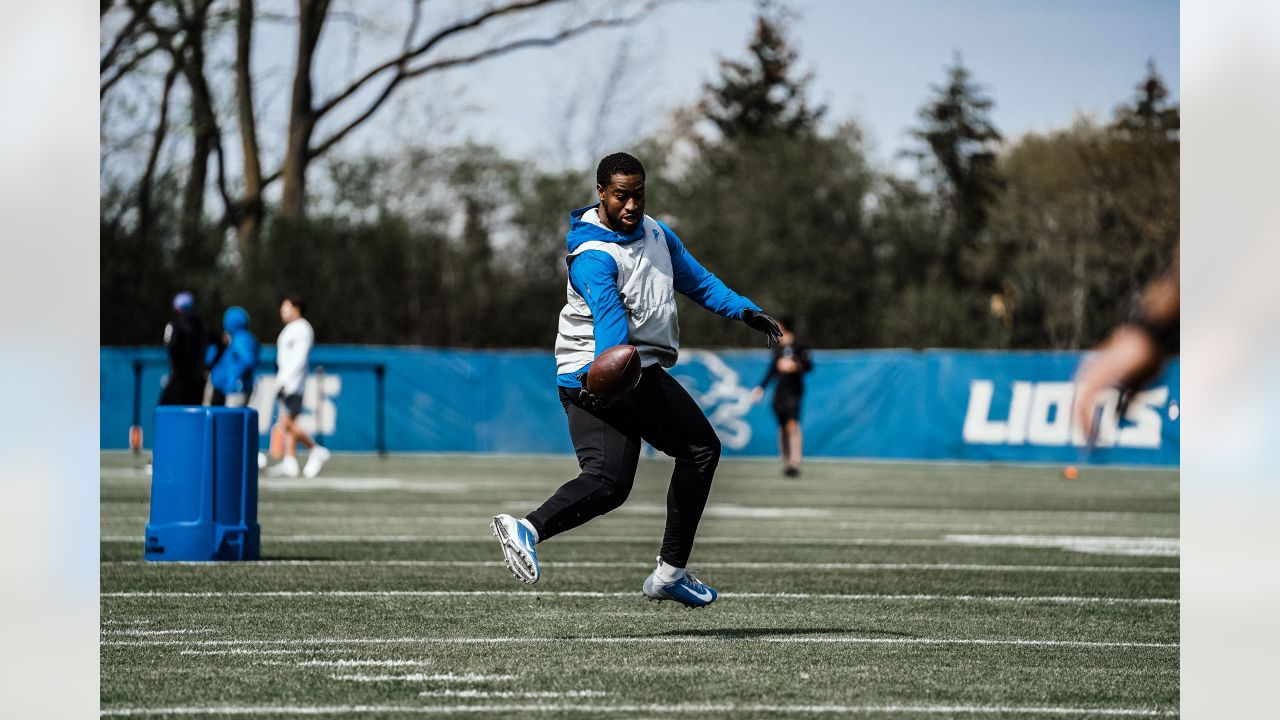 Detroit Lions linebacker Shaun Dion Hamilton (50) in action