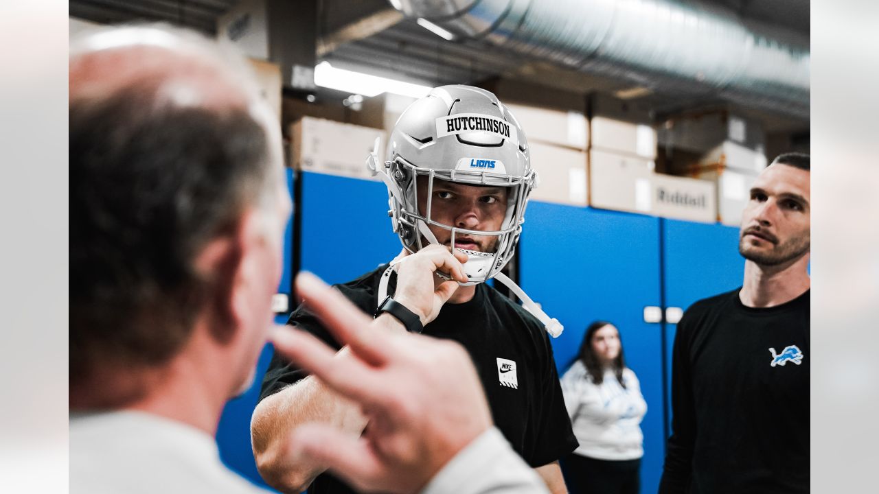 Photos: Rookie Equipment Fitting