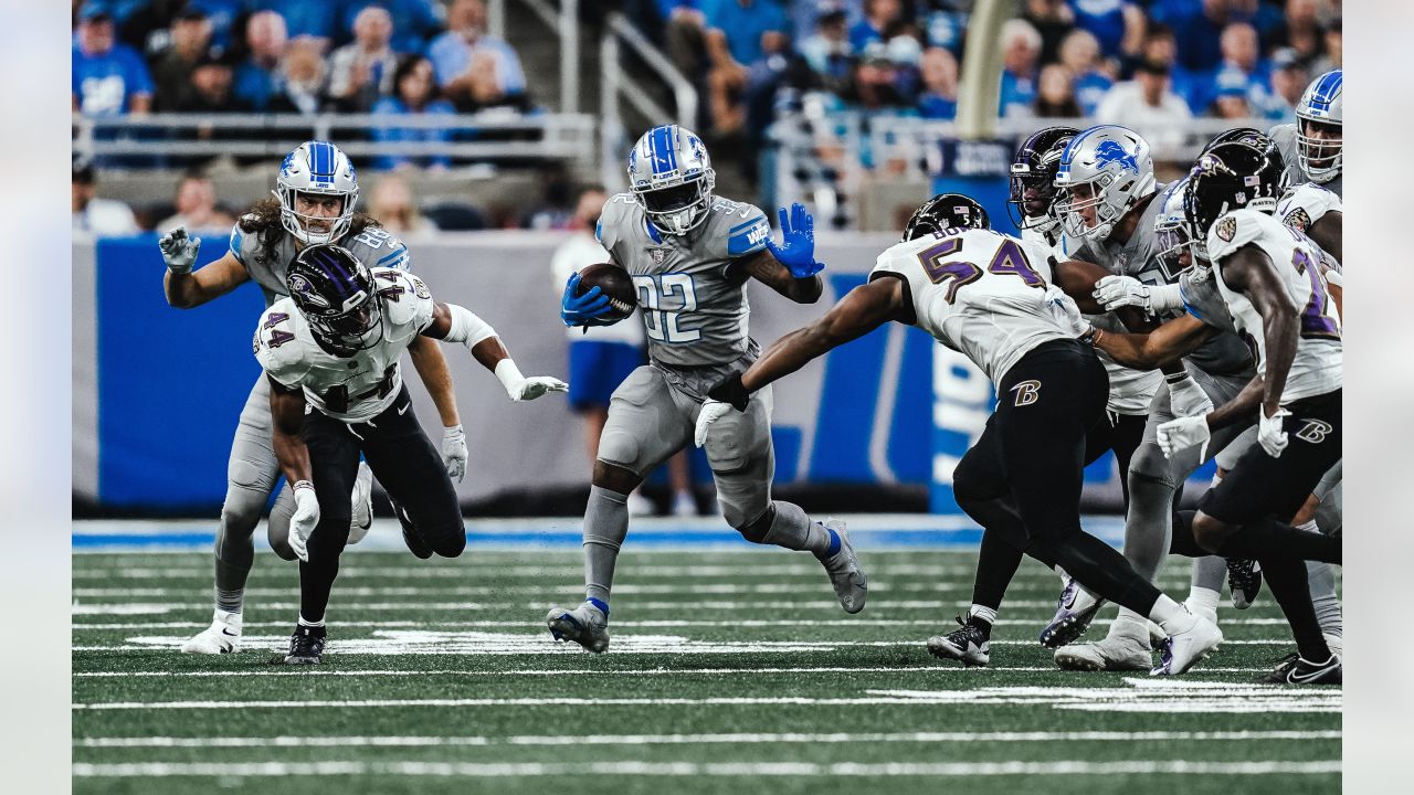 Baltimore Ravens quarterback Lamar Jackson (8) throws against the Detroit  Lions in the first half of an NFL football game in Detroit, Sunday, Sept.  26, 2021. (AP Photo/Duane Burleson Stock Photo - Alamy