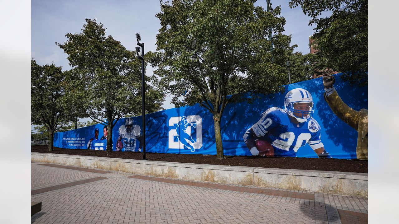 Detroit Lions to erect 8-foot statue of Barry Sanders outside Ford Field 